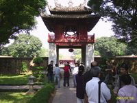 Toegang tempel der wijsheid in Hanoi